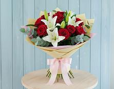 Букет цветов из:  Лилии и Розы в Пошехонье