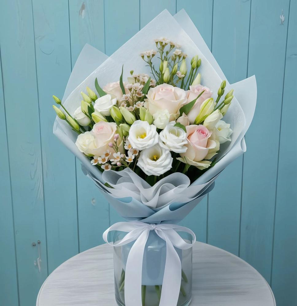 Букет цветов из: Розы и Лизиантусы в Пошехонье