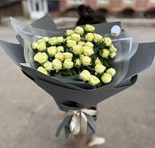 Букет Белые кустовые розы Солинеро в Пошехонье
