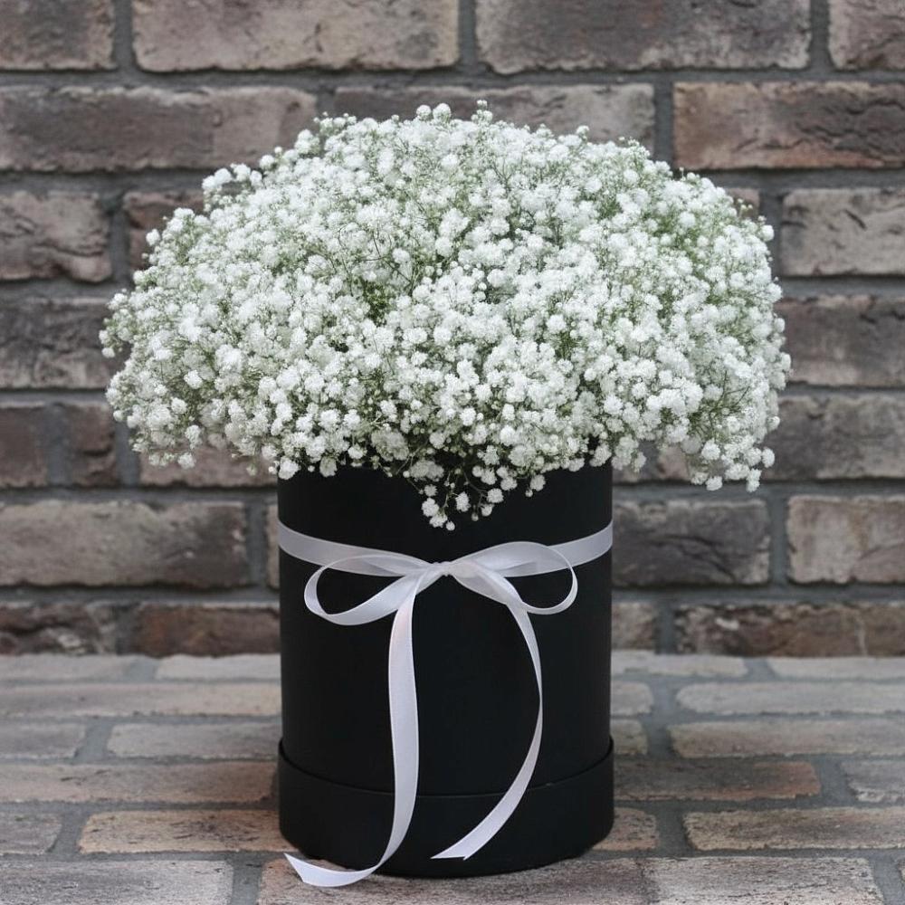 Цветочная композиция из Гипсофила в шляпной коробке в Пошехонье