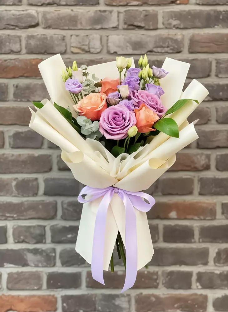 Букет цветов из: Лизиантусы и Розы в Пошехонье