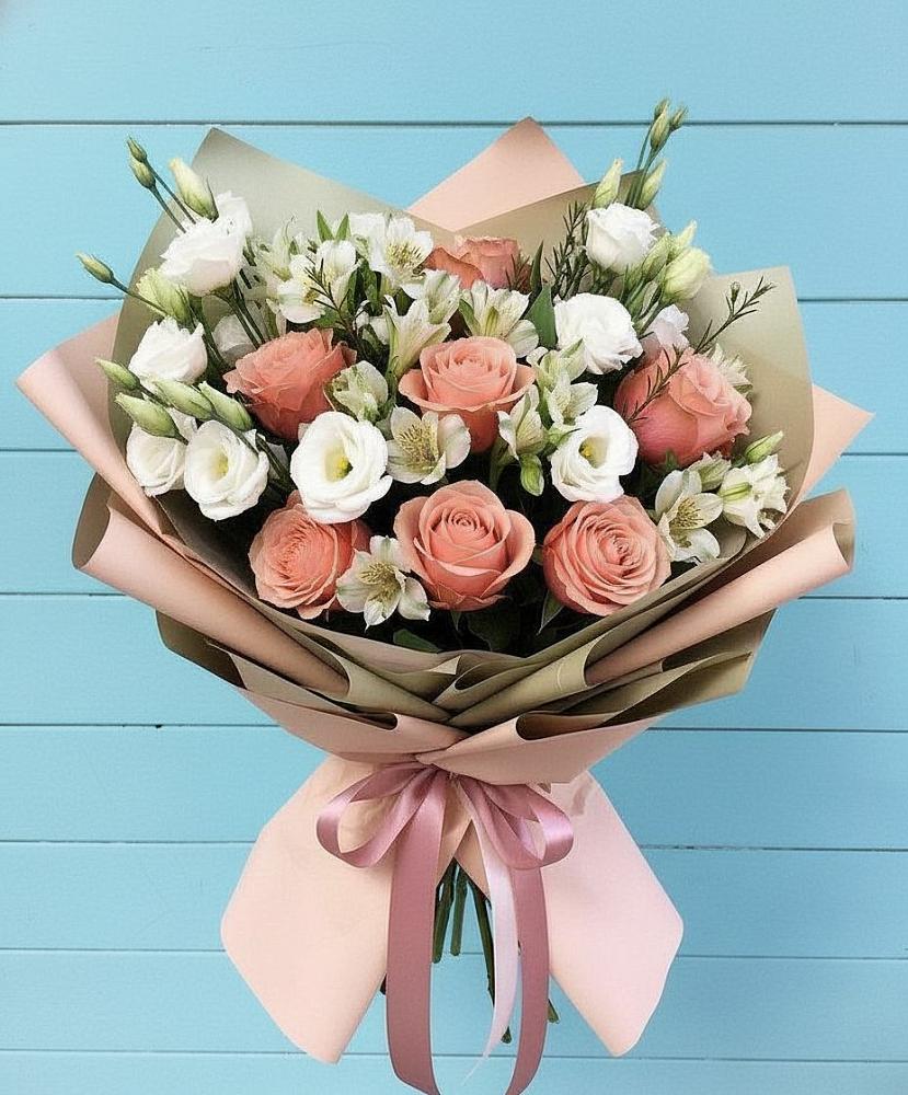 Букет цветов из: Розы, Альстромерии и Лизиантусы в Пошехонье