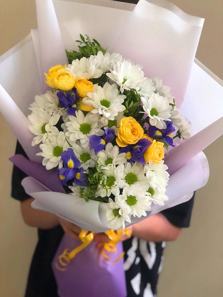 Букет цветов из: Ирисы, Хризантемы и Розы в Пошехонье