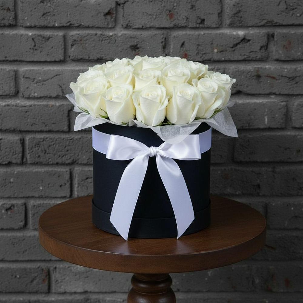 Цветочная композиция из Розы в шляпной коробке в Пошехонье