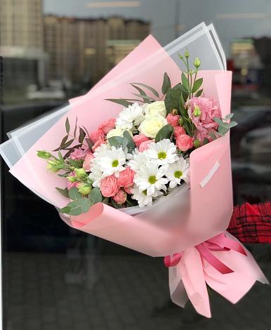 Букет цветов из: Розы, Лизиантусы и Хризантемы в Пошехонье
