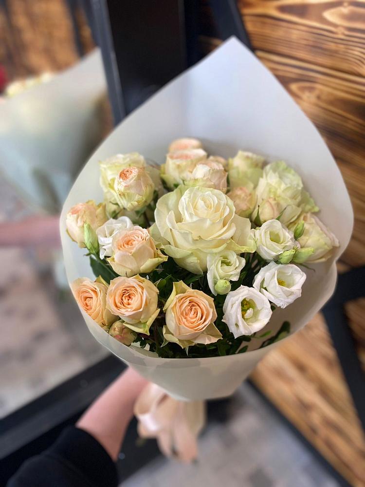 Букет цветов из: Розы и Лизиантусы в Пошехонье